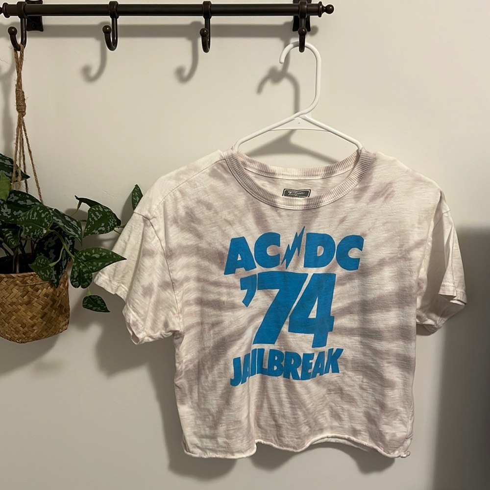 Graphic Crop Tee